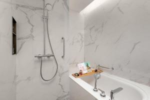 Bilik mandi di Somerset QPlex Shenzhen