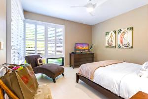 KBM Resorts FREE CAR Kapalua Bay Villa Oceanfront 1-Bedroom Condo with Amazing views KBV-30G2客房内的一张或多张床位