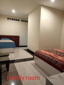 Tempat tidur dalam kamar di Chacha Homestay & Dormitory