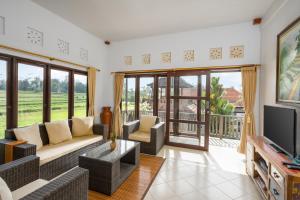 TV a/nebo společenská místnost v ubytování Umah Bali Villa + 27 fotografií