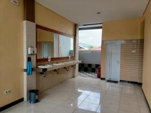 Dapur atau dapur kecil di Chacha Homestay & Dormitory