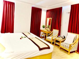 Giường trong phòng chung tại Nhat Linh Hotel & Suites Da Nang