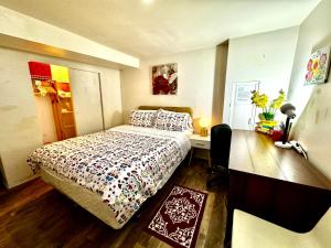 Postel nebo postele na pokoji v ubytování Cozy Private Room with Shared Bathroom on the 1st Floor - Conveniently Located near SeaTac Airport and Downtown