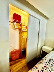 Postel nebo postele na pokoji v ubytování Cozy Private Room with Shared Bathroom on the 1st Floor - Conveniently Located near SeaTac Airport and Downtown