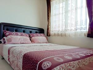 Voodi või voodid majutusasutuse COZY 2BR Pinewood Apt Jatinagor with Wi-Fi n Pool by 2ndHome toas