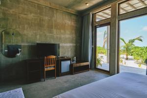 TV a/nebo společenská místnost v ubytování Araaik Beach Village + 37 fotografií