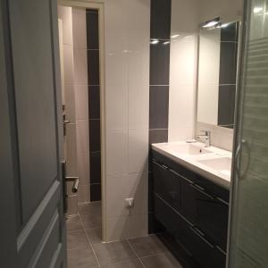 a bathroom with a sink and a mirror at Hôtel Allety in Paris