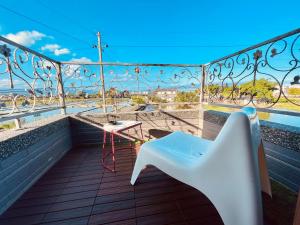 Balcone o terrazza di 宜蘭包棟民宿 安娜貝絲 獨棟l KTV唱到飽l電動麻將l全套廚房l看電影l遊戲機l 烤肉BBQ l國旅卡特約