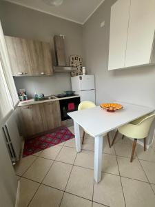 Imagen de la galería de Casa Tito - Accogliente Monolocale a Due Passi dalla Stazione, en Cesano Maderno