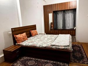 Postel nebo postele na pokoji v ubytování Tripathi's Humble Abode