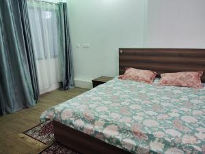 Postel nebo postele na pokoji v ubytování Tripathi's Humble Abode