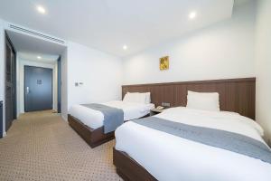 Postel nebo postele na pokoji v ubytování Davin Hotel