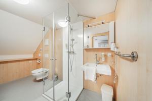Koupelna v ubytování Pension & Reitstall Inghofer + 37 fotografií