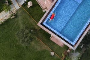 Kolam renang di atau di dekat Vretreats Suyunjian Boutique Hotel