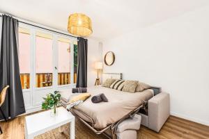 a bedroom with a bed and a window at Le landella in Menton