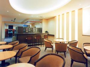 a restaurant with tables and chairs and a kitchen at Kushiro Royal Inn in Irifunechō