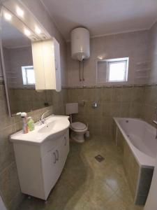 Kúpeľňa v ubytovaní Apartments Josip