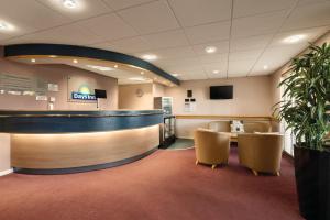 TV a/nebo společenská místnost v ubytování Days Inn Hotel Bradford - Leeds