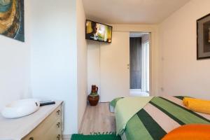 Televízia a/alebo spoločenská miestnosť v ubytovaní Apartment Alta