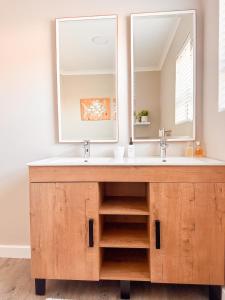 Billede fra billedgalleriet på Ocean Pearl Hermanus - 5 Bedrooms i Hermanus