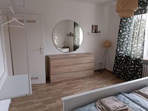 Postel nebo postele na pokoji v ubytování Comfortable Apartment with balcony