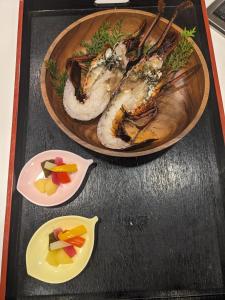 豪华帐篷内部或周边提供的食物