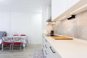 Η κουζίνα ή μικρή κουζίνα στο Home2Book Ocean Breeze Apt, Puertito de Güimar +19 φωτογραφίες
