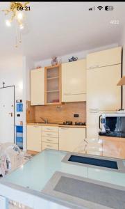 Nhà bếp/bếp nhỏ tại Casa Girasole Sanremo centro