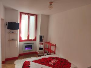 a small bedroom with a bed and a window at Le romantique in Argelès-sur-Mer