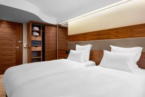 Letto o letti in una camera di Movenpick hotel Sarajevo