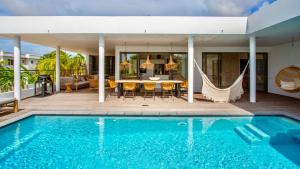 Bazén v ubytování The Villas by LXRYHOME nebo v jeho okolí