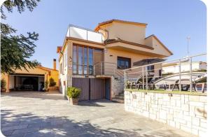 The building in which the holiday home is located