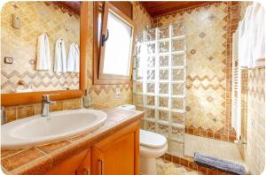 A bathroom at Raco de Lis