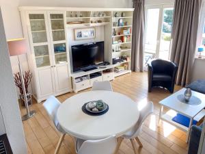 TV a/nebo společenská místnost v ubytování Wohnpark Stadt Hamburg - Apt. 50