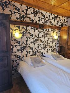 Postel nebo postele na pokoji v ubytování Logis Hôtel restaurant Chez Jeannette