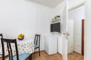 Μια τηλεόραση ή/και κέντρο ψυχαγωγίας στο Apartment Lucano 2365