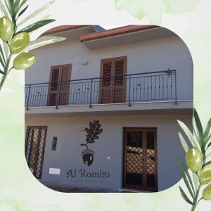 aterior view of a house with a balcony at Al Romito in Santo Padre