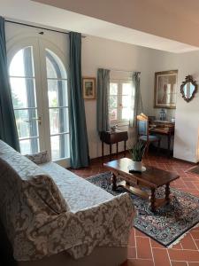 A seating area at Appartamento in villa - Maria Grazia