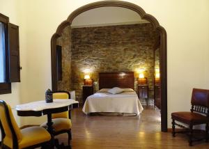 A bed or beds in a room at La Torre del Vilar