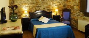 A bed or beds in a room at La Torre del Vilar