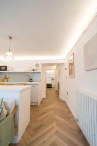 Dapur atau dapur kecil di Chic Contemporary Cotswold Pad- heart of Stow