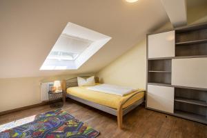 a small bedroom with a bed and a skylight at Landhuus Laurenz in Am Berge