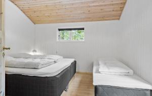 Uma cama ou camas num quarto em Nice Home In Gistrup With Wifi