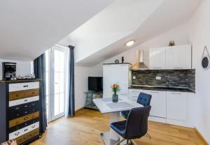 Kuchyňa alebo kuchynka v ubytovaní Apartments Ante
