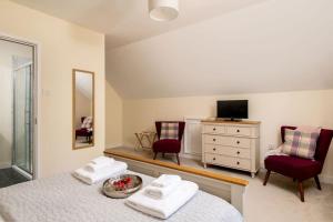 TV/trung tâm giải trí tại Upper Wing - Norfolk Cottage Agency