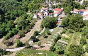 an aerial view of a house with a garden at Beautiful Apartment In Hrvace With Wifi in Hrvace