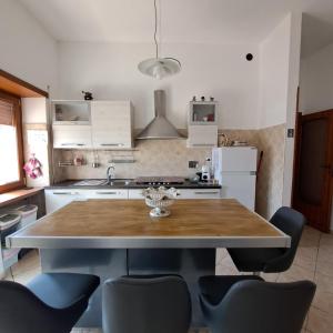 a kitchen with a large wooden table and chairs at La Casa di Ale 2 - ampio e luminoso appartamento ai Castelli Romani in Marino