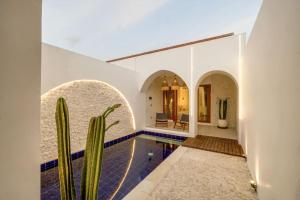 Bazén v ubytování T&J5 - New! Romantic 1BR pool villa, walk to beach! nebo v jeho okolí