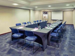 a large conference room with a long table and chairs at Mercure Curitiba Batel in Curitiba +37 photos