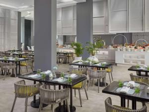宿务麦丹岛慕温匹克酒店餐厅或其他用餐的地方